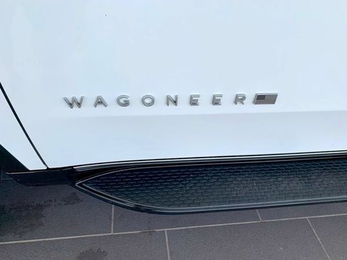 Used 2025 Jeep Wagoneer Series II w/ 8-Passenger Seating Package AWD/4WD image 10