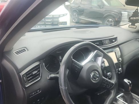 Used 2017 Nissan Rogue SV AWD/4WD image 12