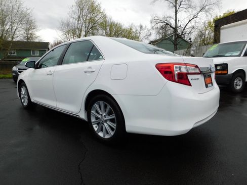 Used 2012 Toyota Camry XLE w/ Leather Pkg FWD image 3