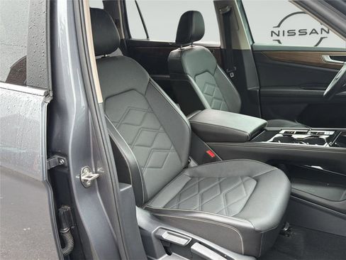 Used 2025 Volkswagen Atlas SE AWD/4WD image 40