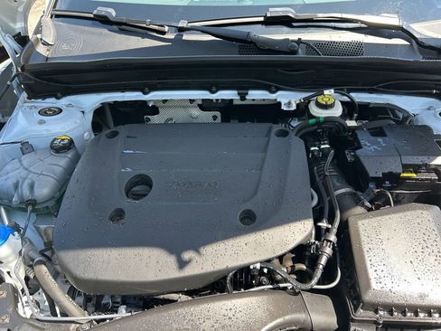 Used 2025 Volvo XC40 B5 Core image 26