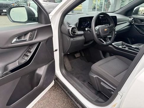 Used 2026 Chevrolet Equinox LT AWD/4WD image 31