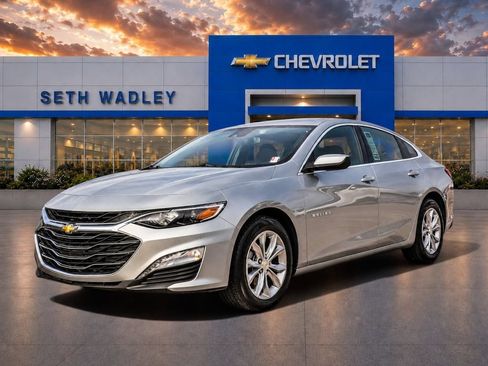 Used 2025 Chevrolet Malibu LT FWD image 3