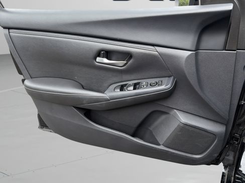 Used 2024 Nissan Sentra SV FWD image 19