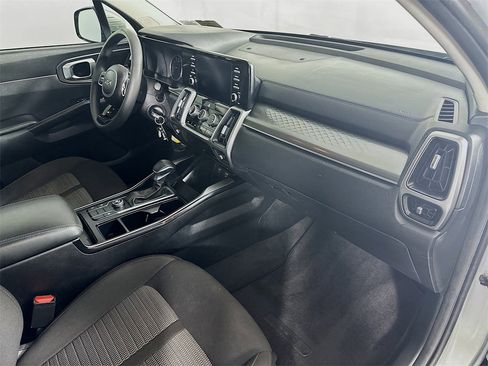Used 2022 Kia Sorento LX image 30