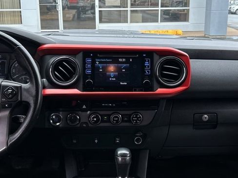 Used 2016 Toyota Tacoma TRD Sport w/ Towing Package AWD/4WD image 20