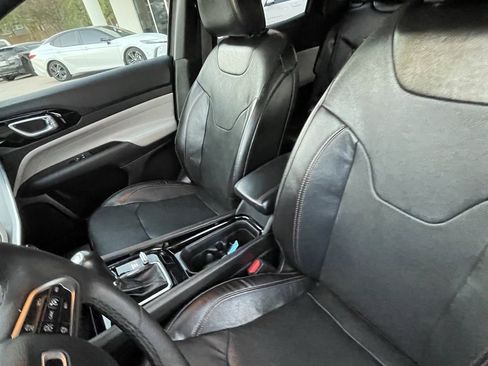 Used 2023 Jeep Compass Limited image 21