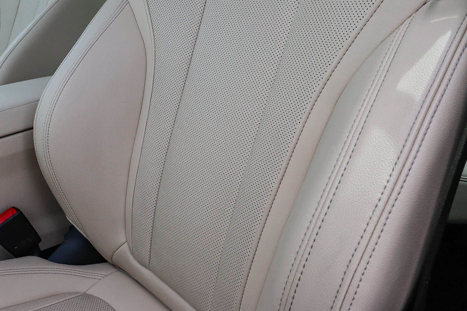 Used 2024 BMW 330e w/ Premium Package RWD image 29