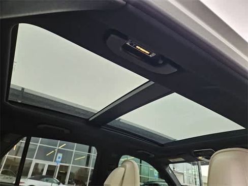 Used 2025 Mercedes-Benz GLC 300 4MATIC image 22