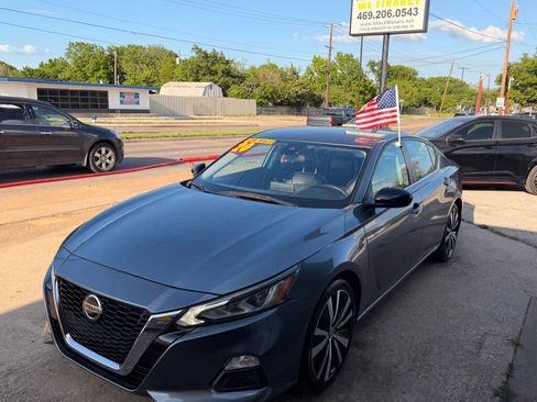Used 2020 Nissan Altima 2.5 SR image 1