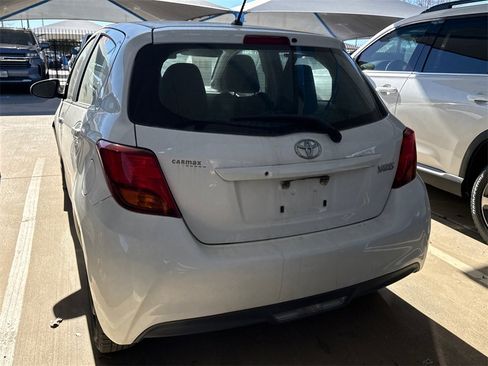 Used 2015 Toyota Yaris L image 5
