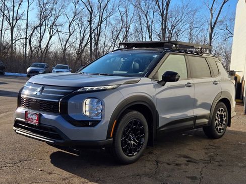 New 2026 Mitsubishi Outlander Trail Edition image 3