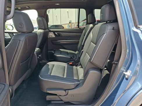 Certified 2025 Buick Enclave Avenir w/ Super Cruise Package AWD/4WD image 11