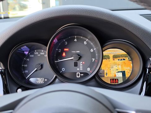 Certified 2025 Porsche Macan Turbo AWD/4WD image 14