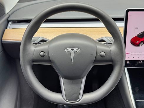 Used 2021 Tesla Model Y Long Range AWD/4WD image 18