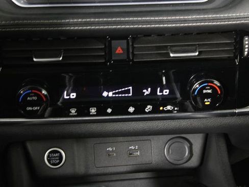 Certified 2021 Nissan Rogue SV FWD image 22