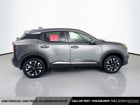Used 2025 Nissan Kicks SV AWD/4WD image 4