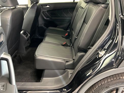 Used 2024 Volkswagen Tiguan SE image 22