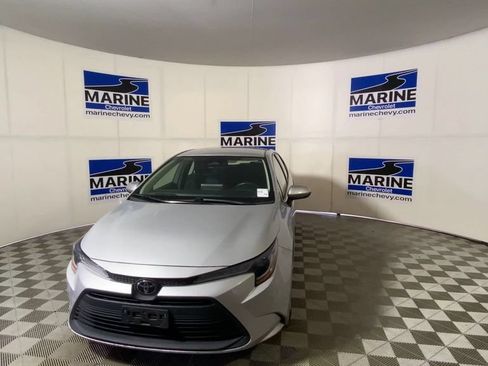 Used 2024 Toyota Corolla LE FWD image 5