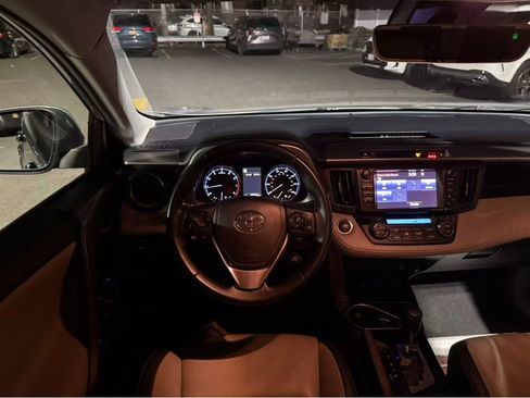 Used 2018 Toyota RAV4 Limited image 12
