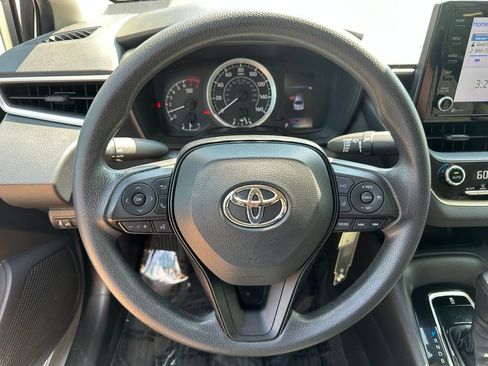 Used 2022 Toyota Corolla LE FWD image 15