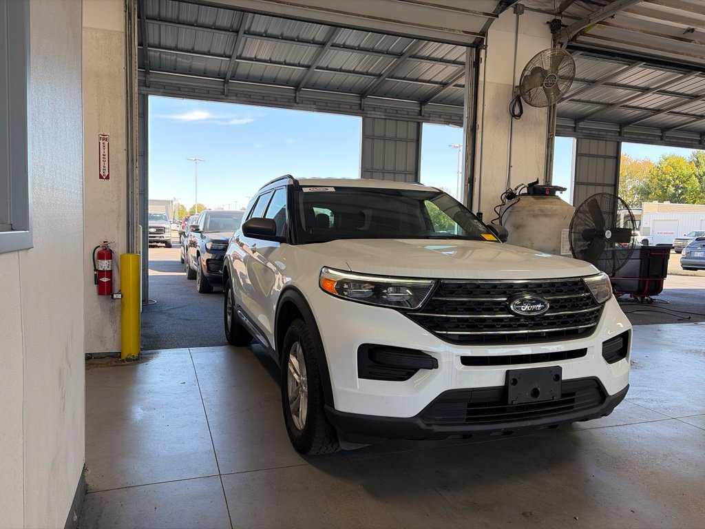 Certified 2022 Ford Explorer XLT w/ Class IV Trailer Tow Package AWD/4WD image 1