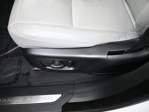 Used 2025 Land Rover Range Rover Velar Dynamic SE image 16