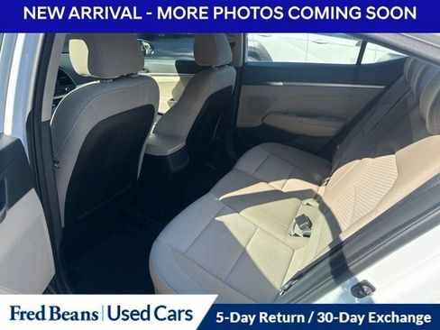 Used 2019 Hyundai Elantra SE FWD image 12
