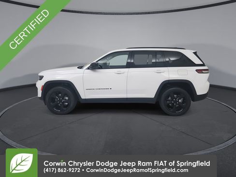 Certified 2023 Jeep Grand Cherokee Limited w/ Black Appearance Package image 5