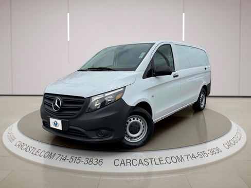 Used 2022 Mercedes-Benz Metris image 1