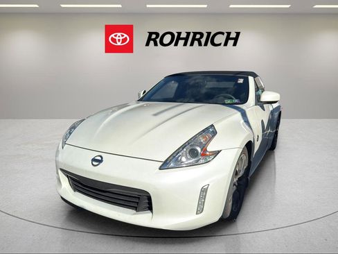 Used 2015 Nissan 370Z Touring image 1