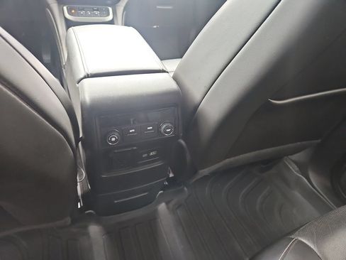 Used 2023 GMC Acadia SLT FWD image 13