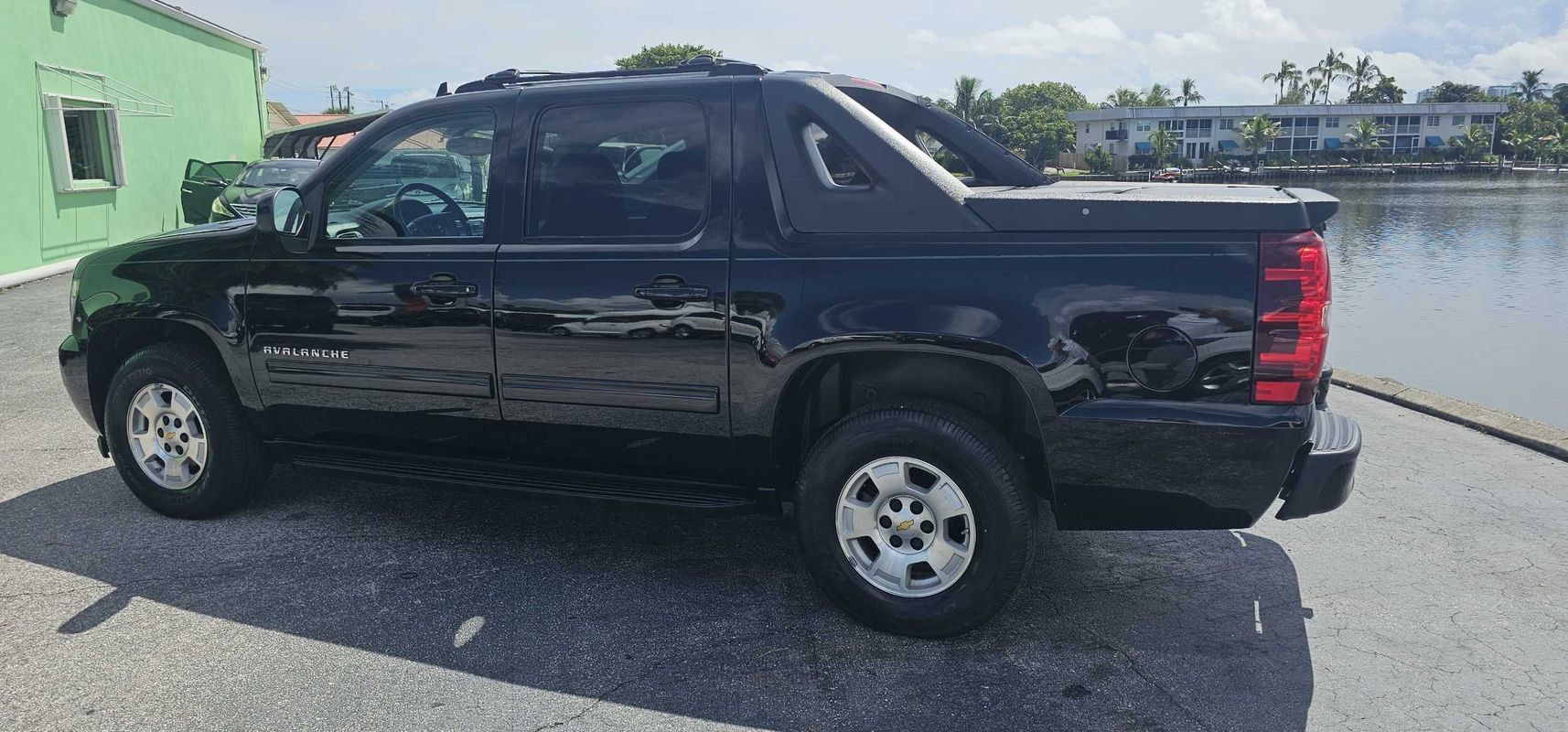 Used 2012 Chevrolet Avalanche LS RWD image 3