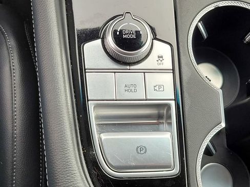 Used 2025 Genesis G70 2.5T image 22