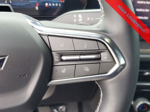 Used 2025 Chevrolet Traverse High Country image 27