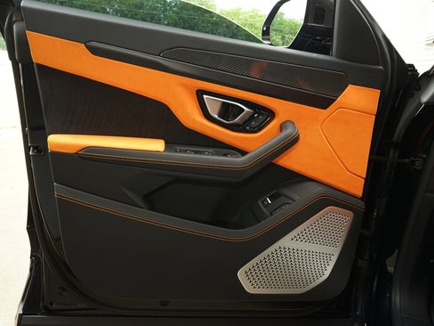 Used 2022 Lamborghini Urus image 26