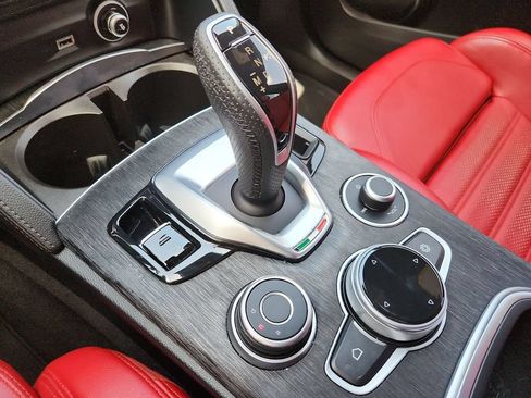 Used 2022 Alfa Romeo Stelvio Sprint RWD image 12