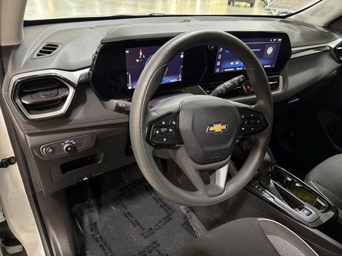 Used 2025 Chevrolet TrailBlazer LT AWD/4WD image 14