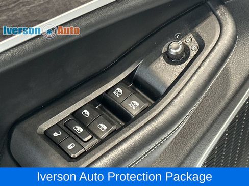 Used 2023 Jeep Grand Cherokee L Limited w/ Black Appearance Package AWD/4WD image 16