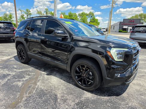 Used 2025 GMC Terrain Elevation w/ Elevation Premium Package AWD/4WD image 3