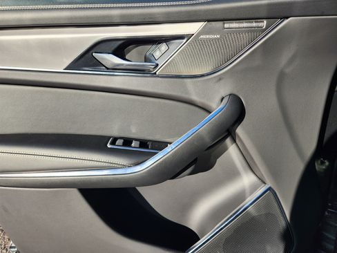 Used 2024 Jaguar F-PACE R-Dynamic S image 11