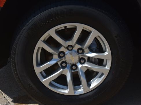 Used 2023 Chevrolet Suburban LT RWD image 10