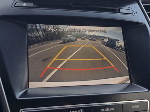 Used 2017 Hyundai Santa Fe SE image 19