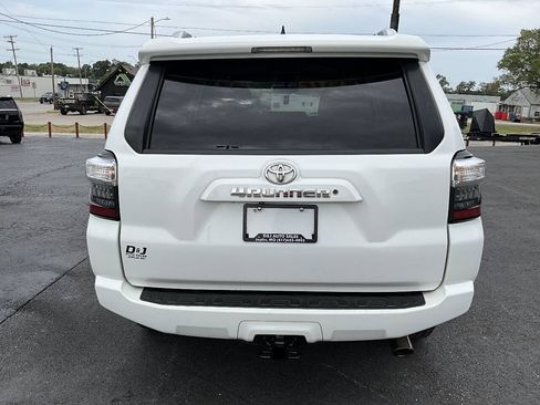 Used 2015 Toyota 4Runner SR5 w/ Four Season Floor Mat Package AWD/4WD image 4