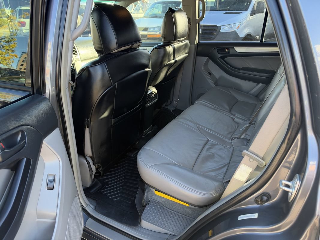 Used 2004 Toyota 4Runner SR5 RWD image 16