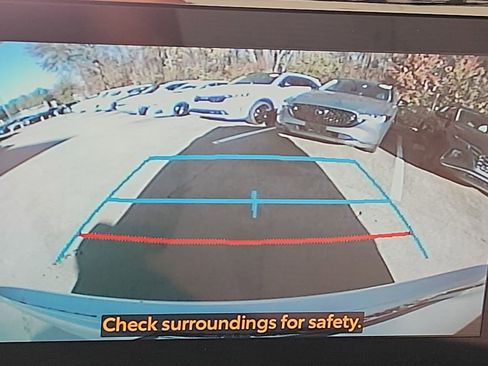 Used 2023 Toyota Highlander L image 25