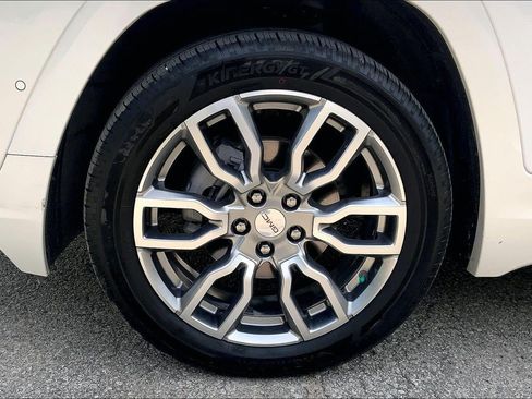 Used 2024 GMC Terrain Denali w/ Denali Premium Package AWD/4WD image 9