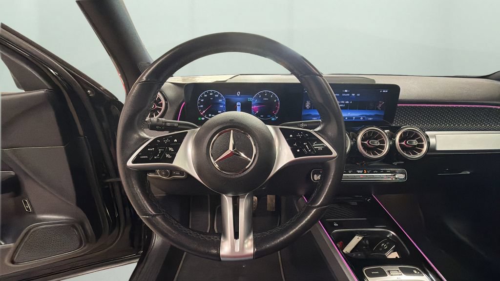 Used 2025 Mercedes-Benz GLB 250 4MATIC image 12