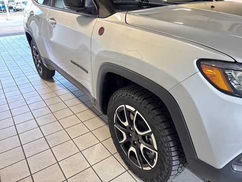 Used 2026 Jeep Compass Trailhawk AWD/4WD image 21