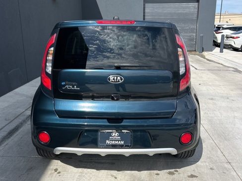 Used 2017 Kia Soul + image 4